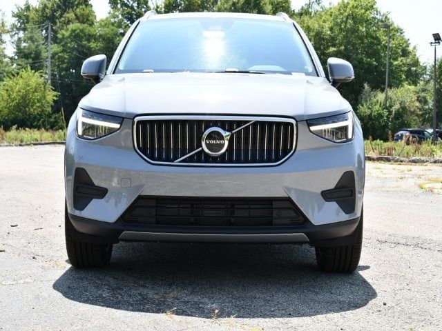 2025 Volvo XC40 Core Bright Theme