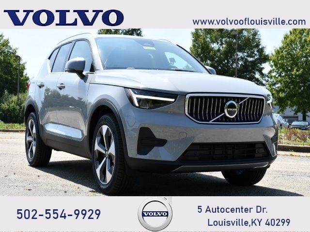 2025 Volvo XC40 Core Bright Theme