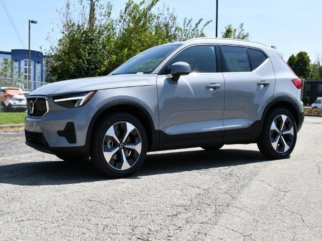 2025 Volvo XC40 Core Bright Theme