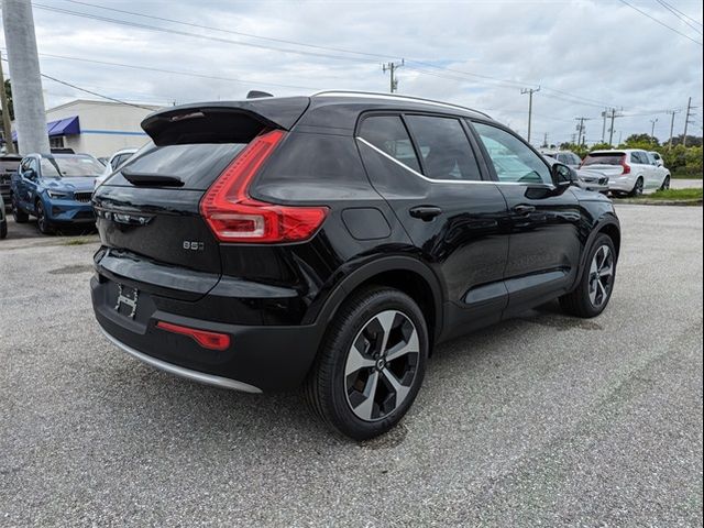 2025 Volvo XC40 Core Bright Theme