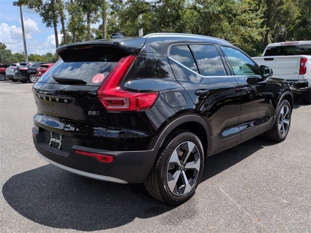 2025 Volvo XC40 Core Bright Theme