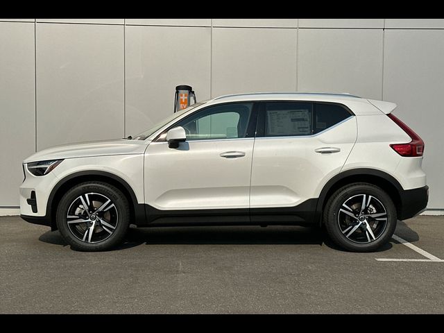 2025 Volvo XC40 Core Bright Theme