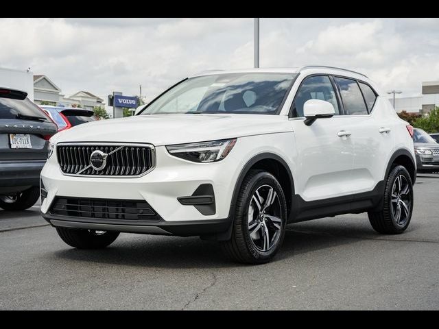 2025 Volvo XC40 Core Bright Theme