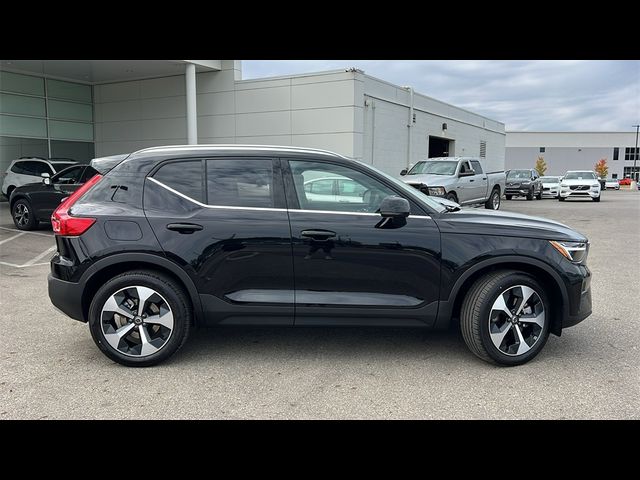 2025 Volvo XC40 Core Bright Theme