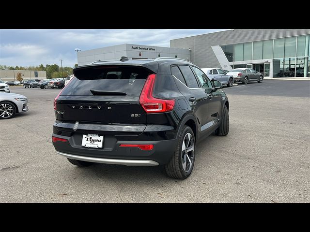 2025 Volvo XC40 Core Bright Theme