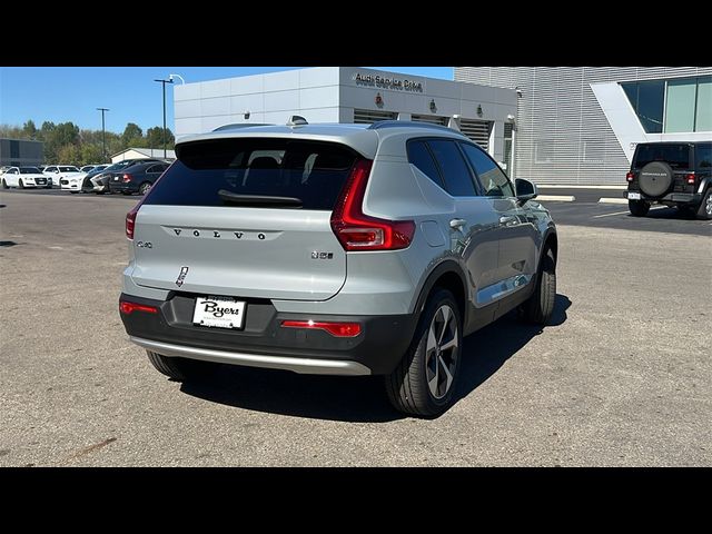 2025 Volvo XC40 Core Bright Theme