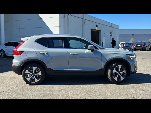 2025 Volvo XC40 Core Bright Theme