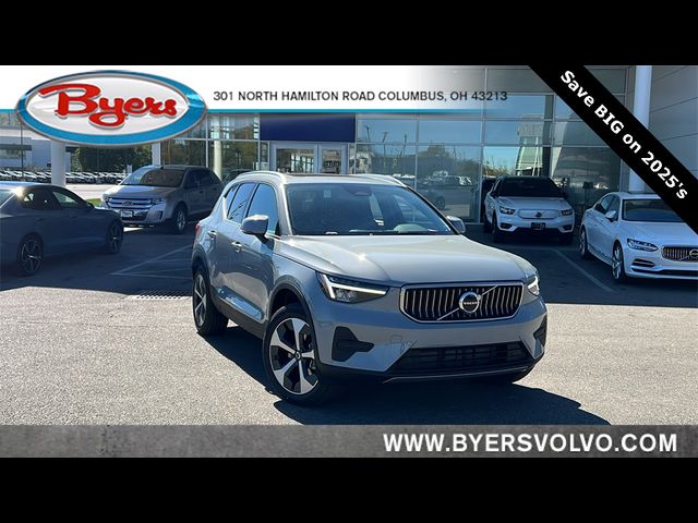 2025 Volvo XC40 Core Bright Theme