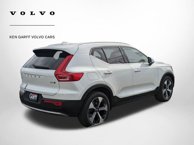 2025 Volvo XC40 Core Bright Theme