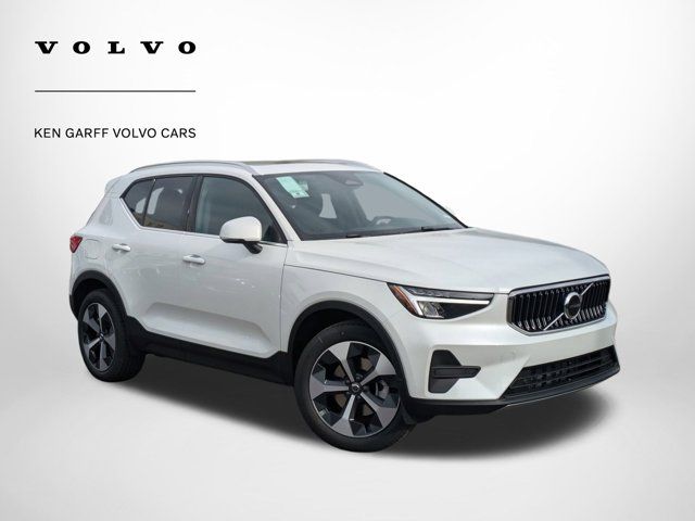 2025 Volvo XC40 Core Bright Theme