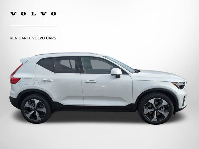 2025 Volvo XC40 Core Bright Theme