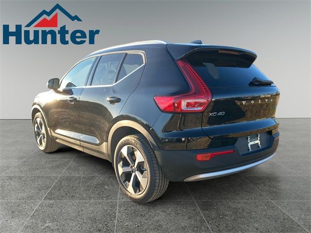 2025 Volvo XC40 Core Bright Theme