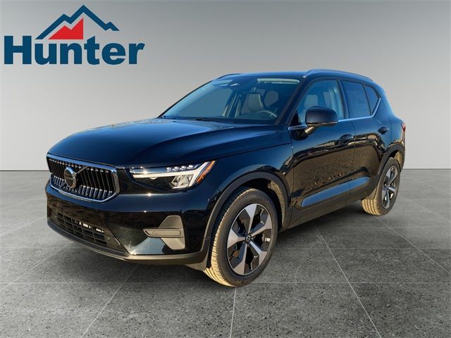 2025 Volvo XC40 Core Bright Theme