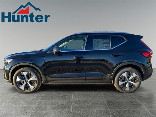 2025 Volvo XC40 Core Bright Theme