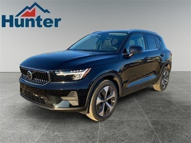 2025 Volvo XC40 Core Bright Theme