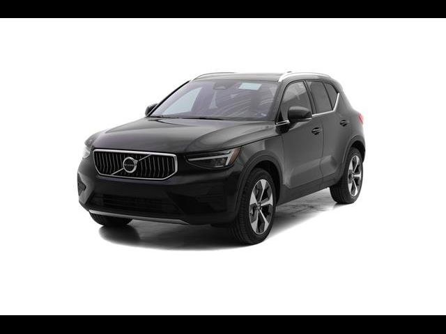 2025 Volvo XC40 Core Bright Theme