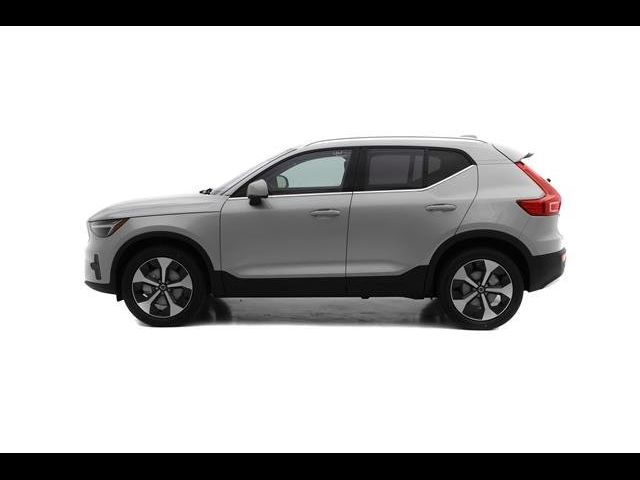 2025 Volvo XC40 Core Bright Theme