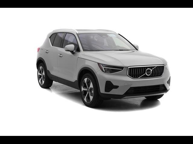 2025 Volvo XC40 Core Bright Theme