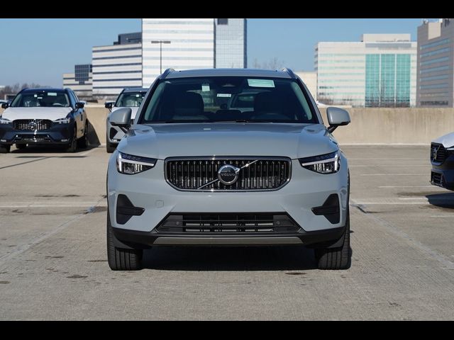 2025 Volvo XC40 Core Bright Theme