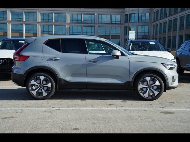 2025 Volvo XC40 Core Bright Theme