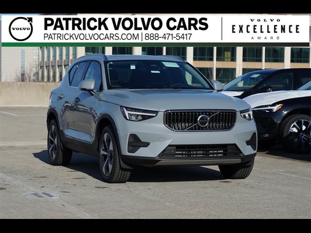 2025 Volvo XC40 Core Bright Theme