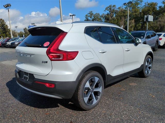 2025 Volvo XC40 Core Bright Theme