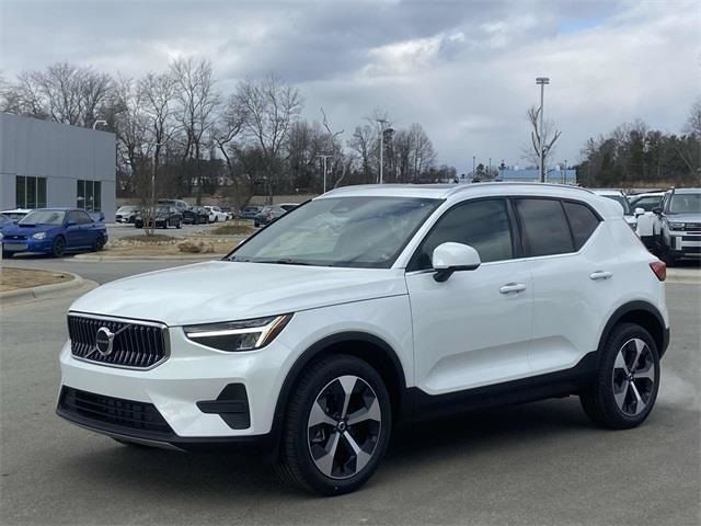 2025 Volvo XC40 Core Bright Theme