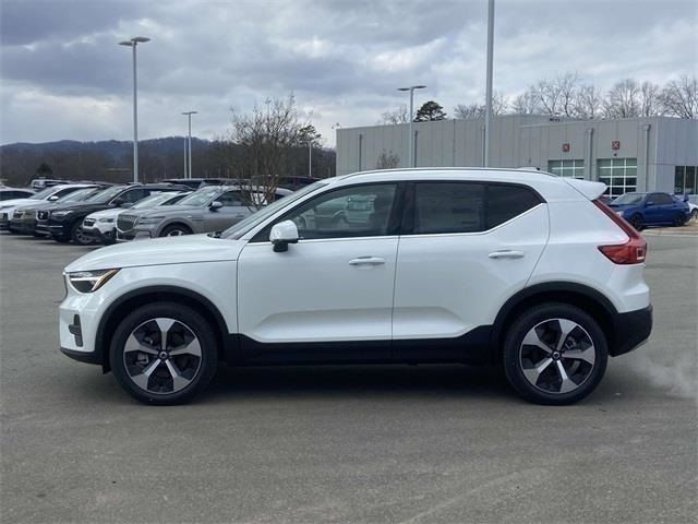 2025 Volvo XC40 Core Bright Theme