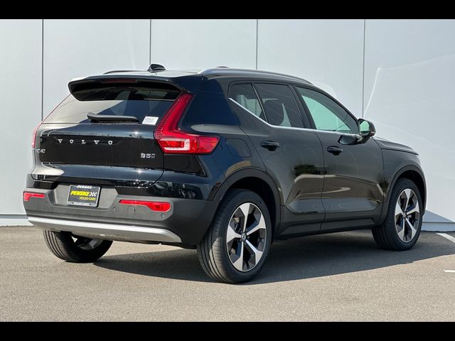 2025 Volvo XC40 Core Bright Theme