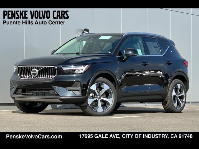 2025 Volvo XC40 Core Bright Theme