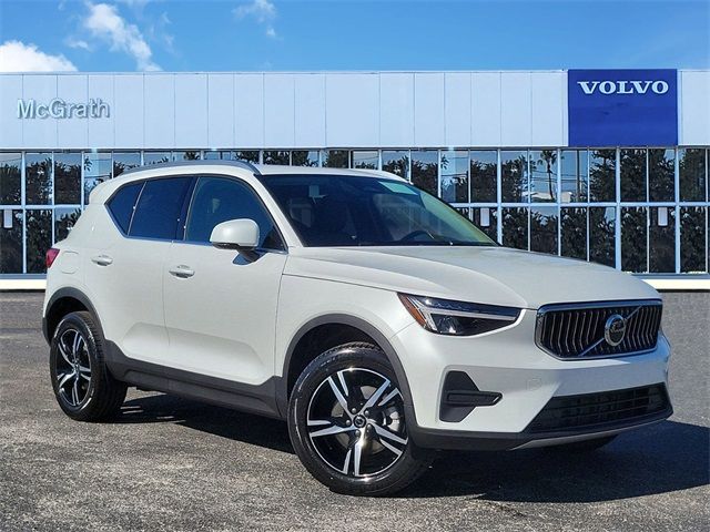 2025 Volvo XC40 Core Bright Theme