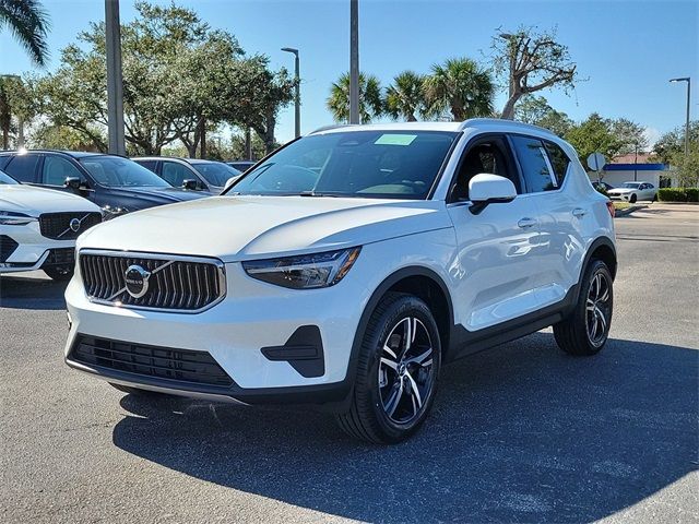 2025 Volvo XC40 Core Bright Theme