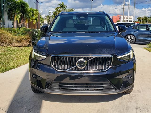 2025 Volvo XC40 Core Bright Theme