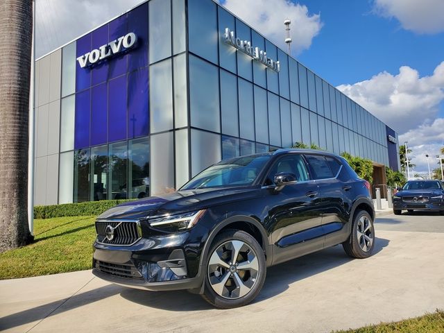 2025 Volvo XC40 Core Bright Theme