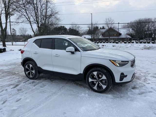 2025 Volvo XC40 Core Bright Theme