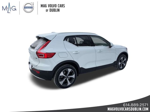 2025 Volvo XC40 Core Bright Theme