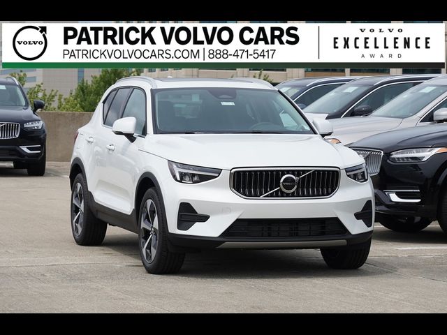 2025 Volvo XC40 Core Bright Theme