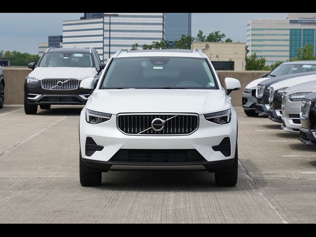 2025 Volvo XC40 Core Bright Theme