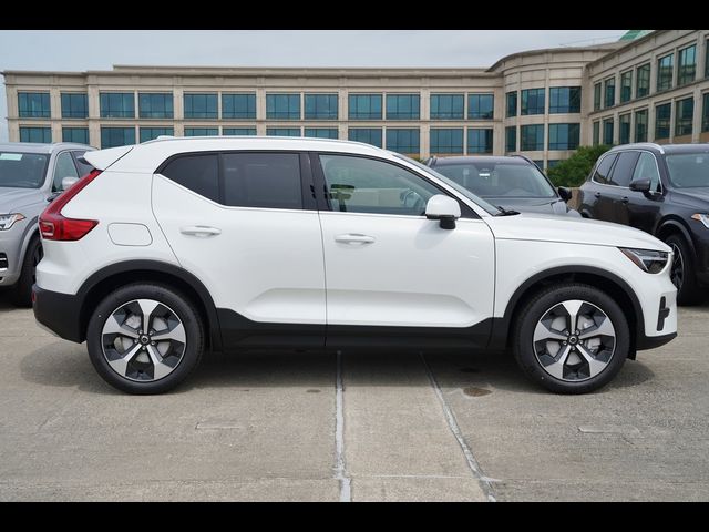 2025 Volvo XC40 Core Bright Theme