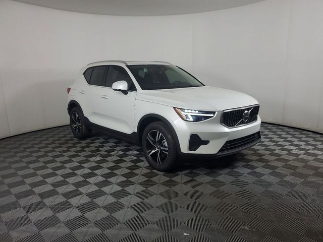 2025 Volvo XC40 Core Bright Theme