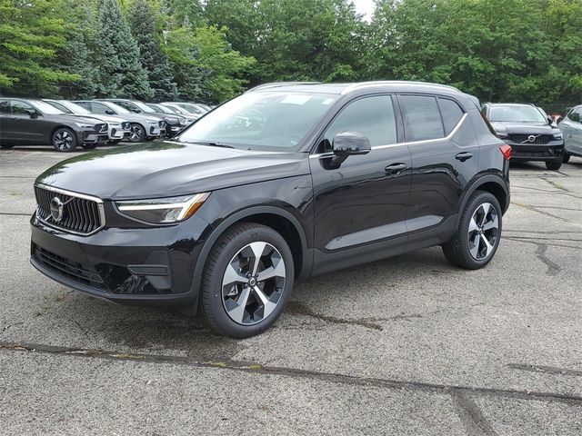 2025 Volvo XC40 Core Bright Theme