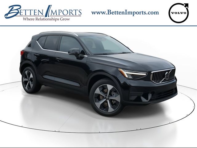 2025 Volvo XC40 Core Bright Theme