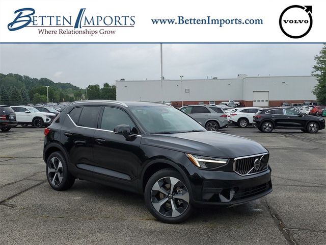 2025 Volvo XC40 Core Bright Theme