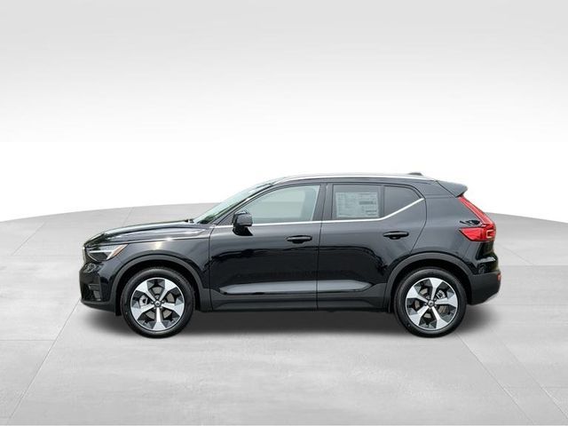 2025 Volvo XC40 Core Bright Theme