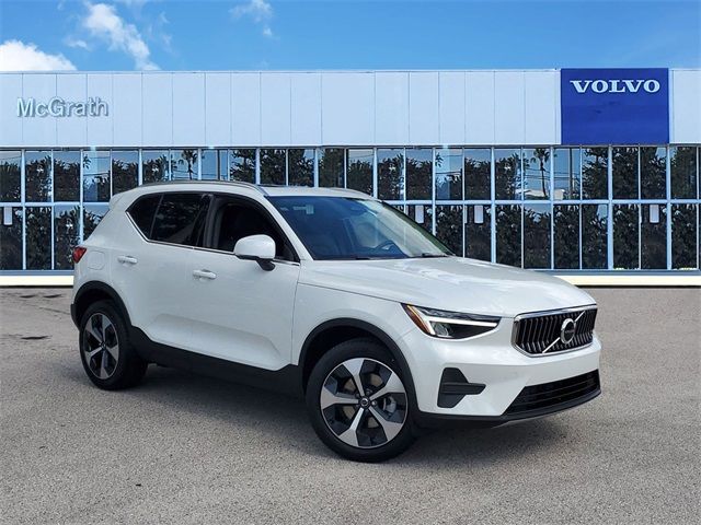 2025 Volvo XC40 Core Bright Theme