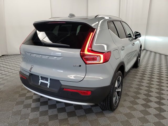 2025 Volvo XC40 Core Bright Theme