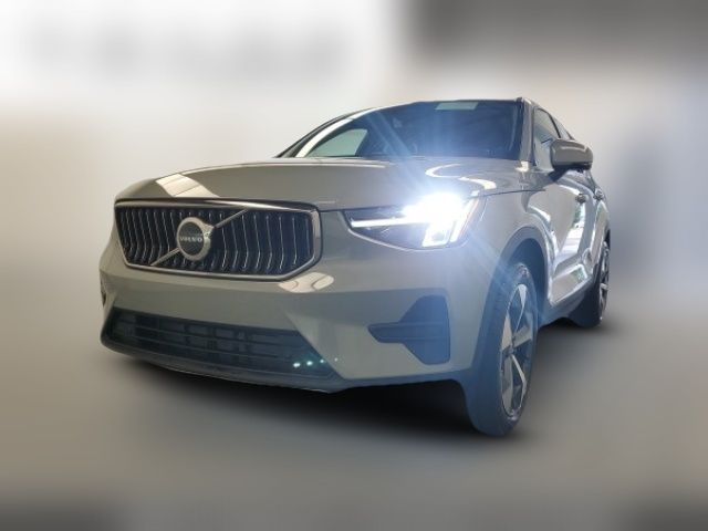 2025 Volvo XC40 Core Bright Theme