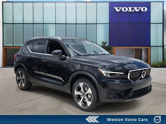 2025 Volvo XC40 Core Bright Theme