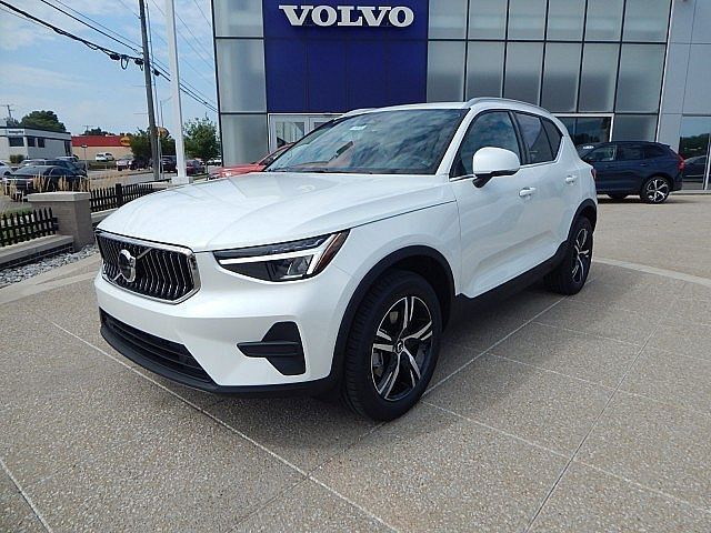 2025 Volvo XC40 Core Bright Theme