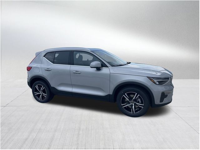 2025 Volvo XC40 Core Bright Theme